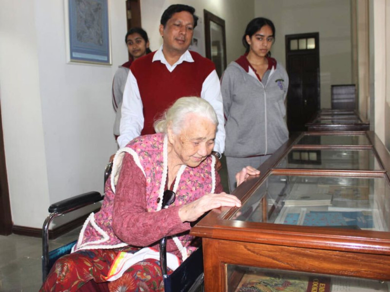 A heartfelt homecoming at MGD, as Mrs. Rosalind Simon revisits the corridors of legacy and memory.”